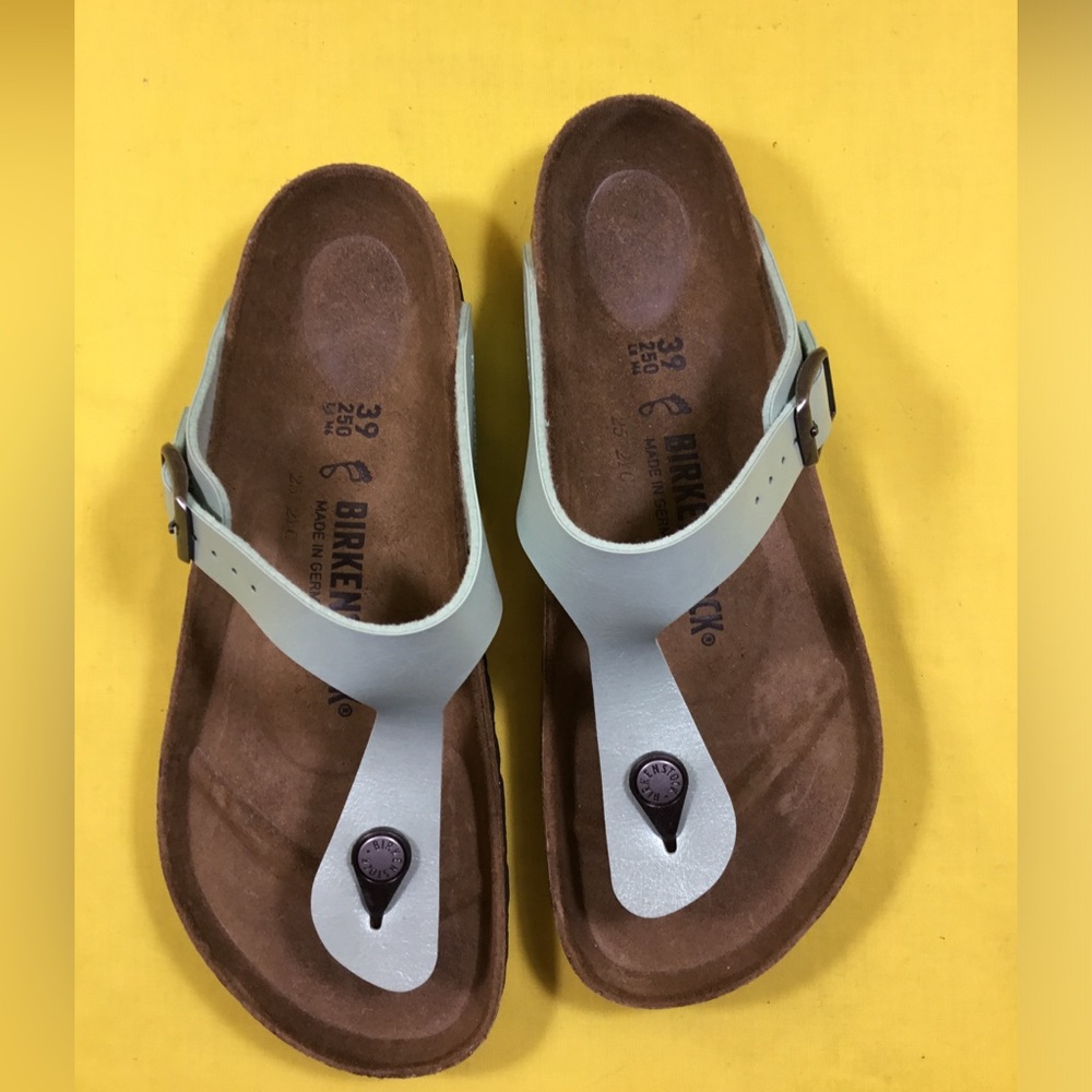 Birkenstock Women’s Silver Thong Sandals SZ 39 
NWT